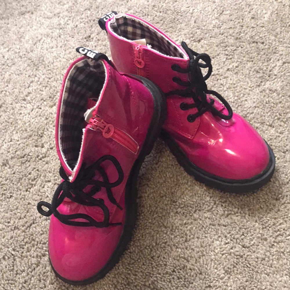 Girls - Pink combat boots - excellent used. Sz 2.5